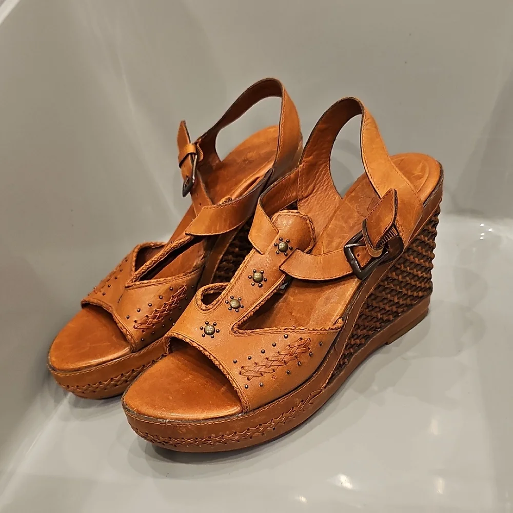 FRYE Tan Leather Wedge Sandals